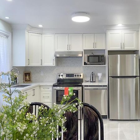 Newly-Renovated 3Br House, 12 Minutes To Airport Apartment Toronto Exterior foto