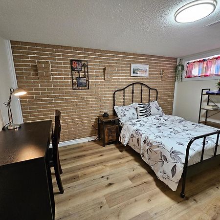 Newly-Renovated 3Br House, 12 Minutes To Airport Apartment Toronto Exterior foto