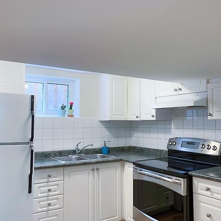 Newly-Renovated 3Br House, 12 Minutes To Airport Apartment Toronto Exterior foto