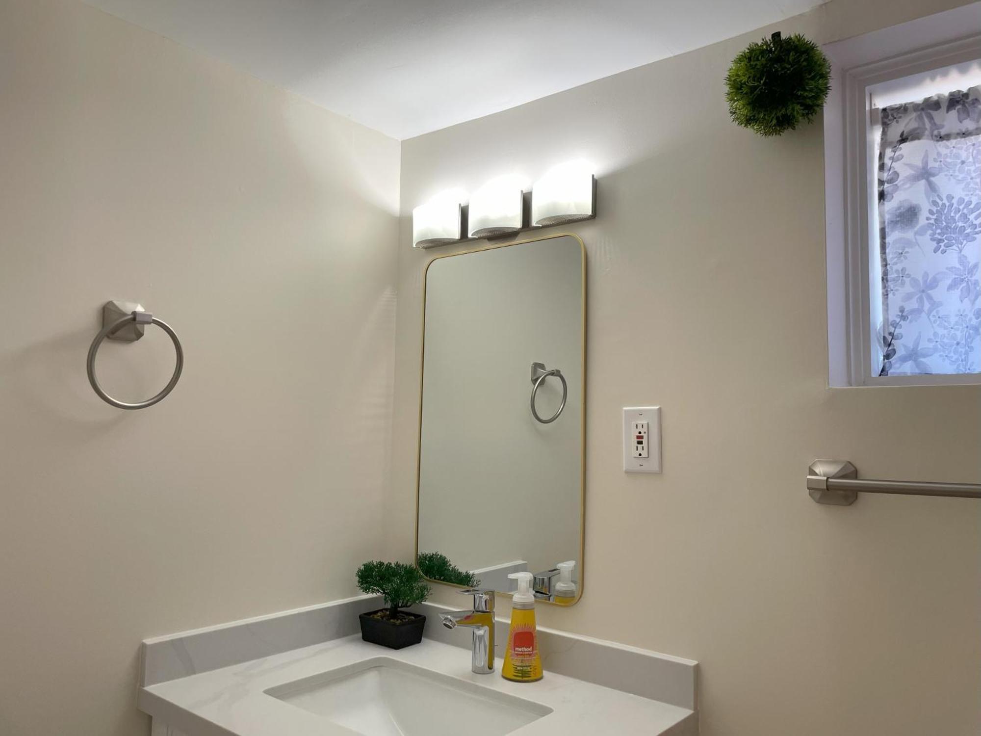 Newly-Renovated 3Br House, 12 Minutes To Airport Apartment Toronto Exterior foto