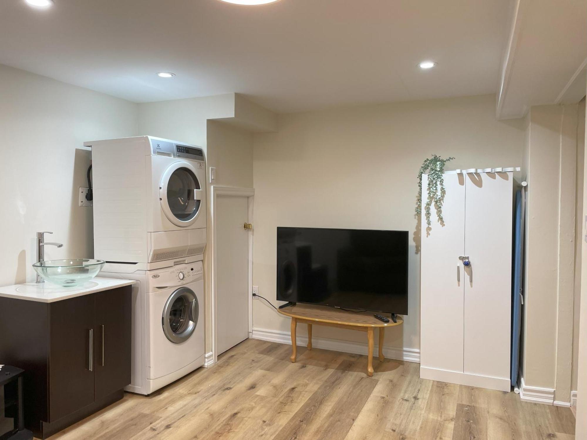 Newly-Renovated 3Br House, 12 Minutes To Airport Apartment Toronto Exterior foto