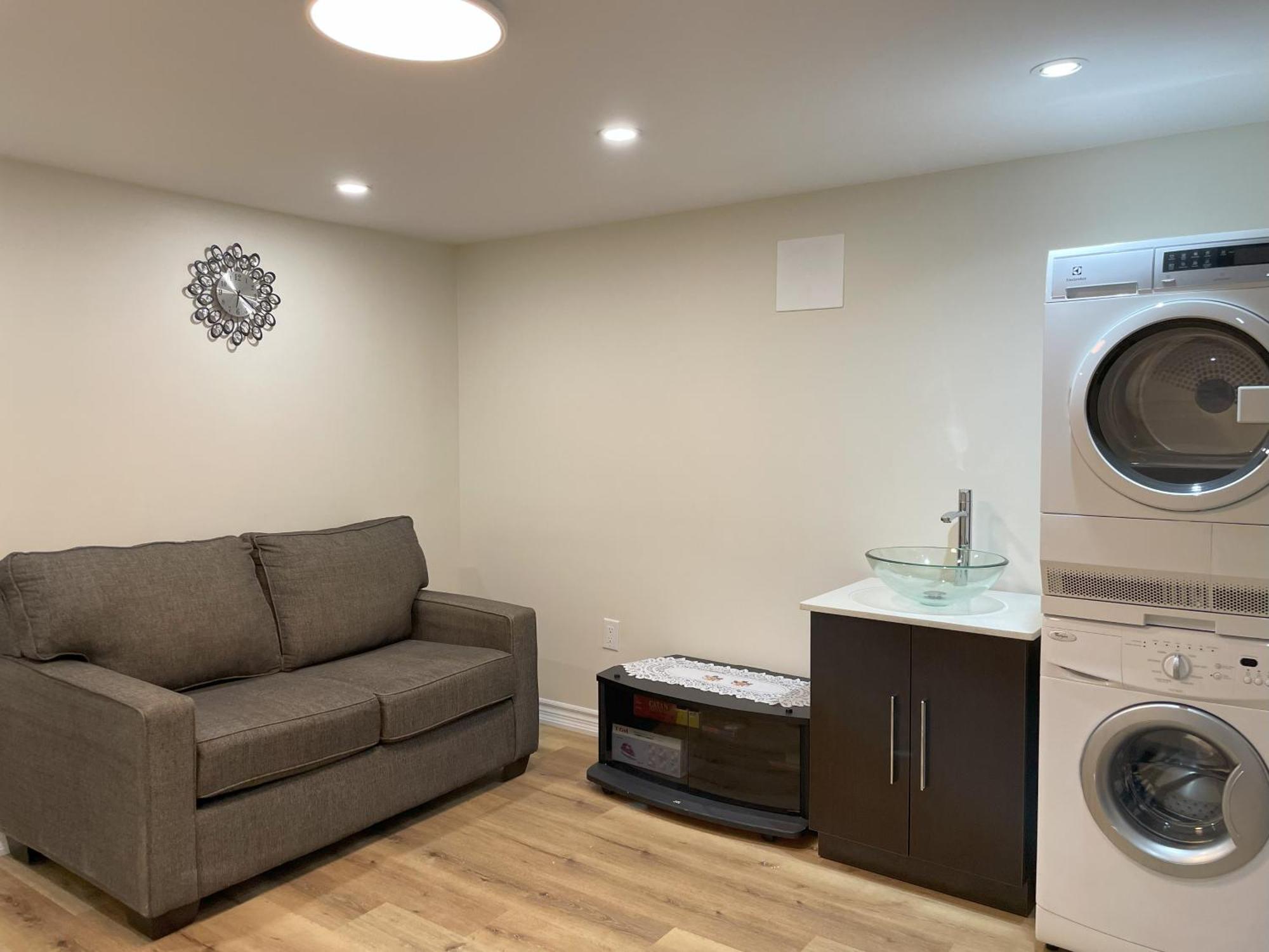 Newly-Renovated 3Br House, 12 Minutes To Airport Apartment Toronto Exterior foto