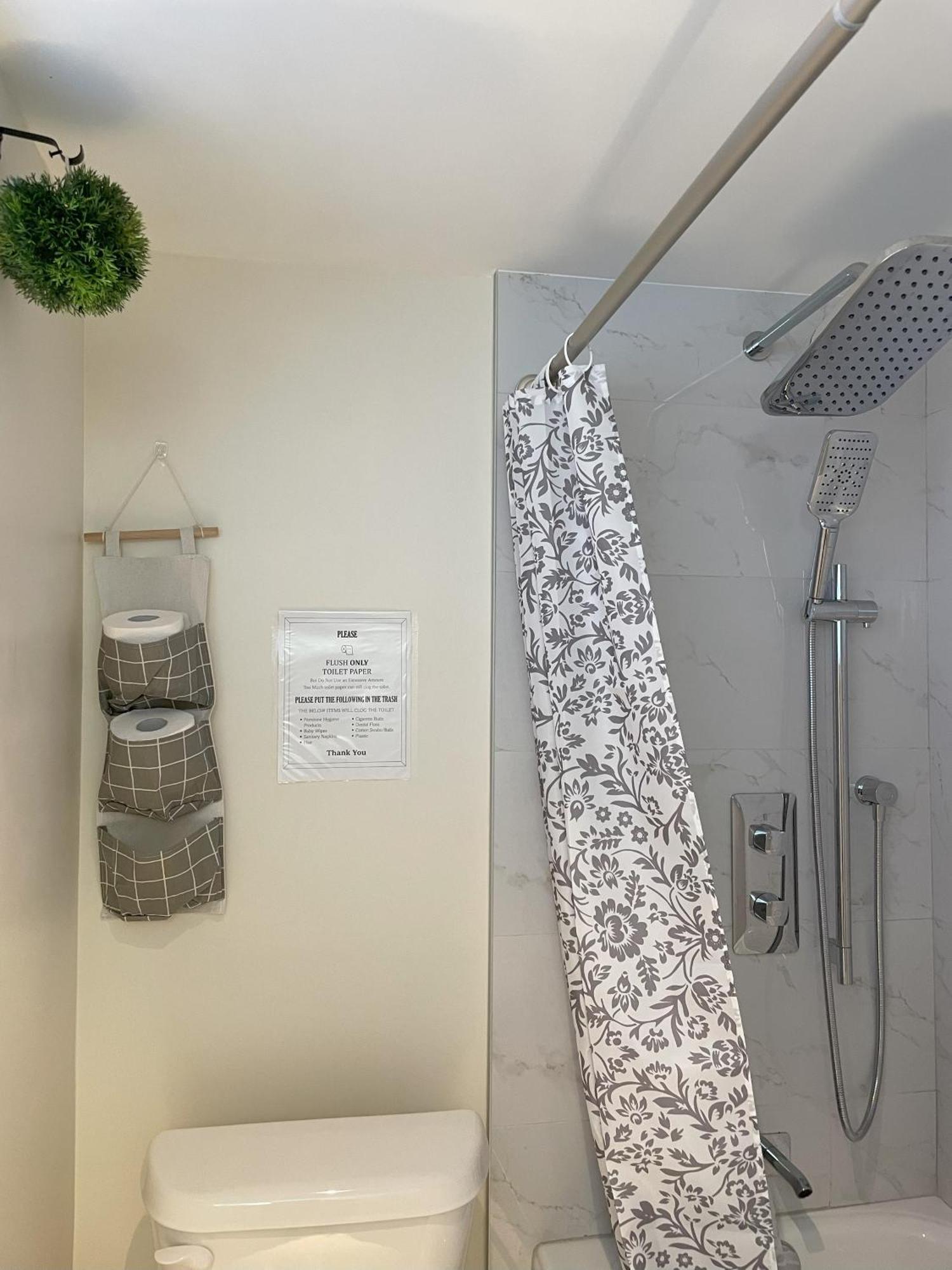 Newly-Renovated 3Br House, 12 Minutes To Airport Apartment Toronto Exterior foto